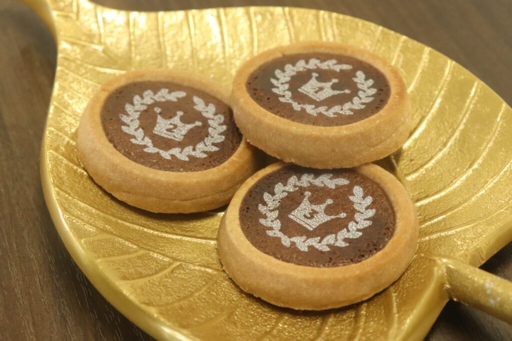 フードプリンター印刷サンプル│ホワイトインクを使用した濃色ワーク（チョコテート菓子）への印刷